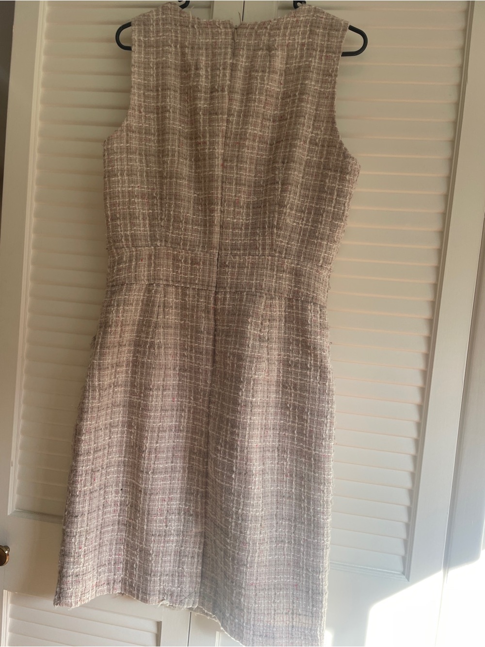 Banana Republic Women's Tweed V-Neck Sheath Dress in Beige with Pockets - Picture 7 of 7